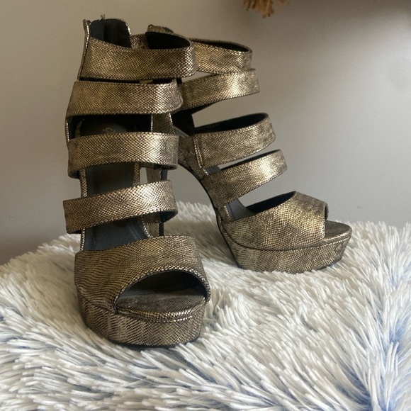 Qupid Suede Crisscross Straps Stiletto Heel main image 0